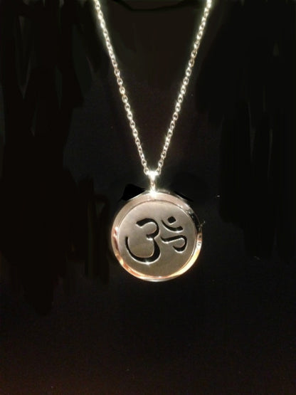 Silver Om Pendant – Aromatherapy Direct